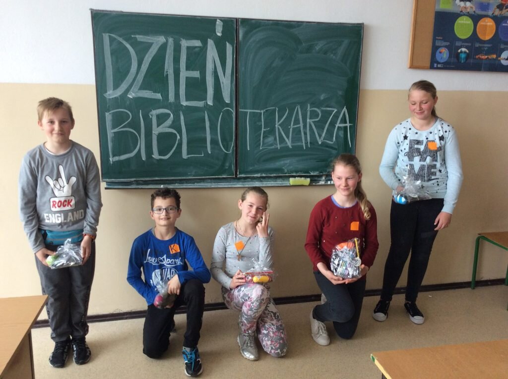 DZIEŃ BIBLIOTEKARZA NA WESOŁO