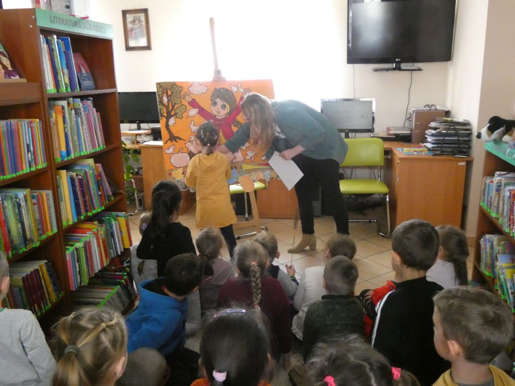 JESIEŃ W BIBLIOTECE