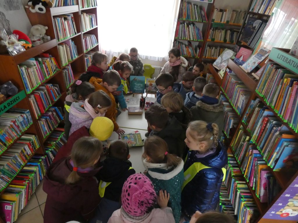    WYCIECZKA DO BIBLIOTEKI