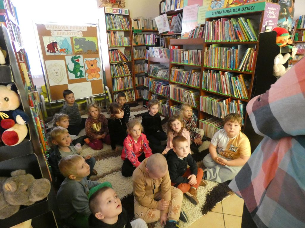 BAJKOWA PODRÓŻ Z BIBLIOTEKĄ