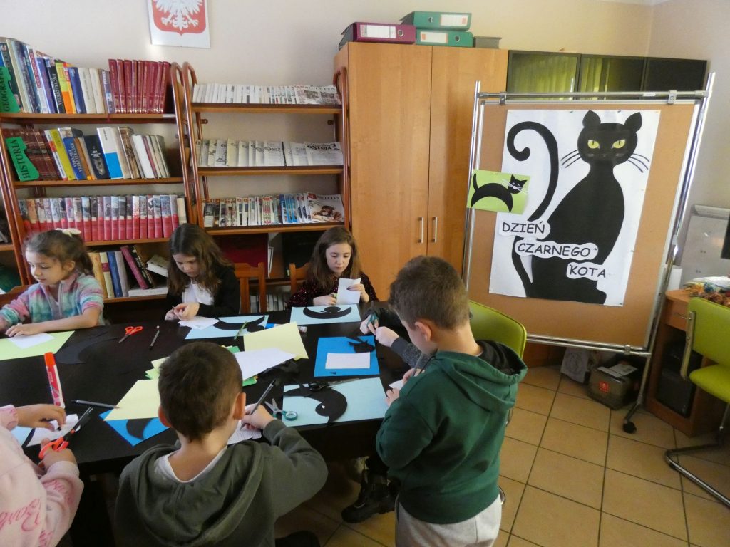 DZIEŃ CZARNEGO KOTA