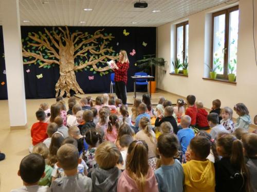 2025-05-13 DZIEŃ BIBLIOTEKARZA W PRZEDSZKOLU